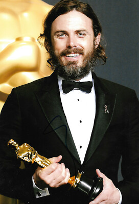 Casey Affleck autograph signed 20x30 cm picture