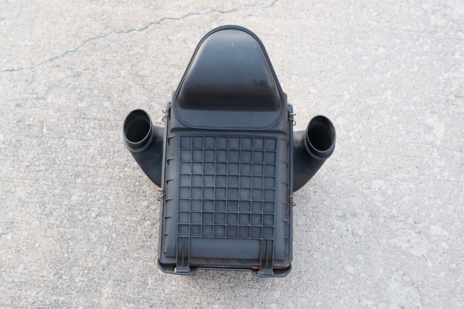 P2005164 2004-2011 Maserati Quattroporte M139 Air Cleaner Box 4.2L V8 1003583 OE