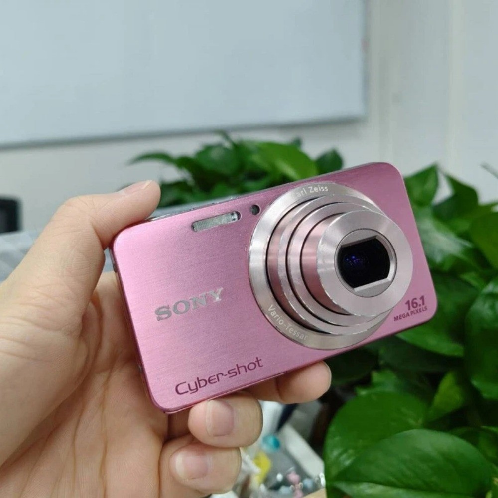 SONY Cyber shot DSC-W630 16.1MP 5x Digital Camera with Accessories