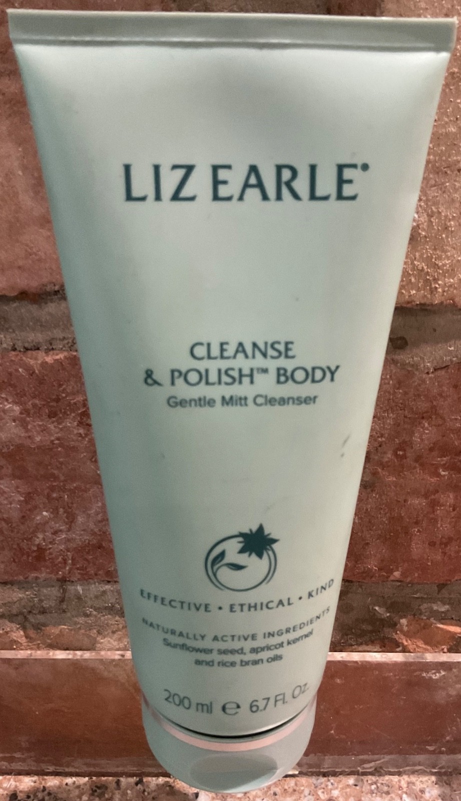 Liz Earle Cleanse & Polish Hot Cloth Face Cleanser - 200ml.