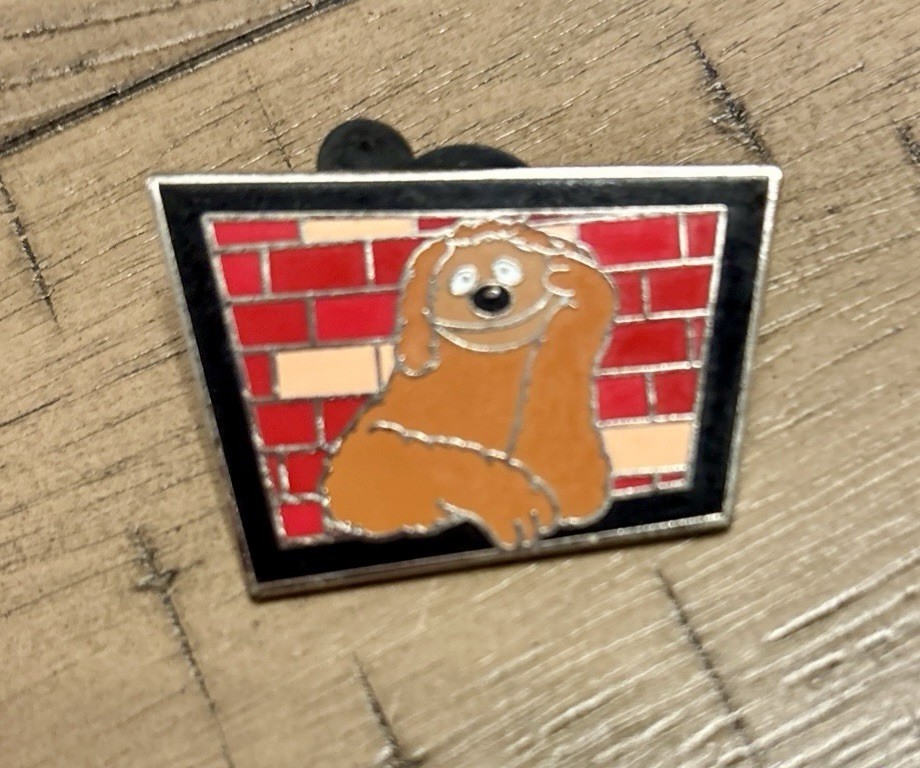 DISNEY Pin - 2013 MUPPETS Mystery Brick Wall Pin: Rowlf Brickwall