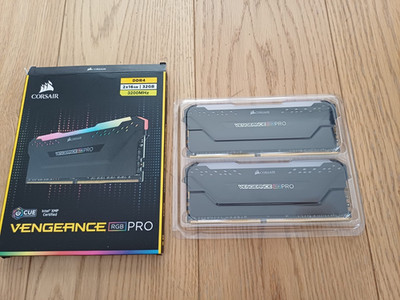 Corsair Vengeance RGB Pro 32GB (2x16GB) DDR4-3200 Kit (CMW32GX4M2E3200C16) - OVP