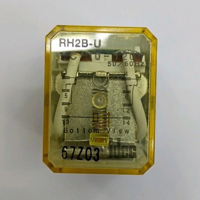 IDEC Relay RH2B-U DPDT 14-Pin General Purpose AC110-120V 10A Plug-In Panel