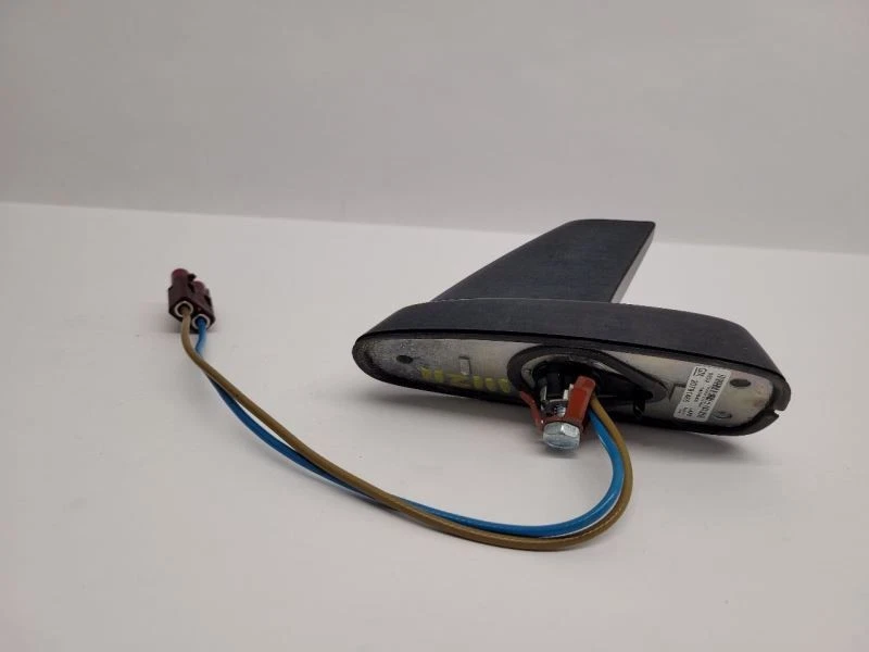 GMC YUKON XL 2011-2014 ALETA DE TIBURÓN ANTENA MONTADA EN EL TECHO Foto 2 de 4