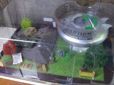 #ad Menards 2021 Limited Edition Army vs UFO Scene Martians O Scale 279 8287 NIB $139.99