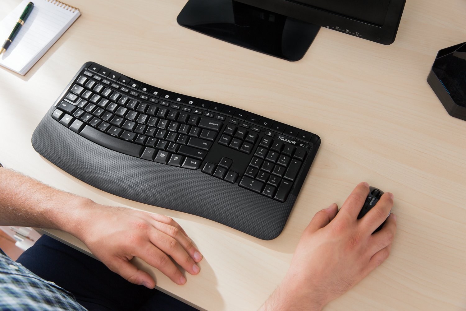 Microsoft Wireless Desktop 5050 Keyboard and Mouse (Canada PP4-00002) Refurb
