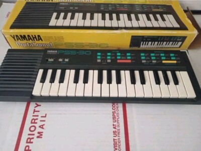 Yamaha PortaSound PSS-30 Electronic Keyboard w/ Box - Tested