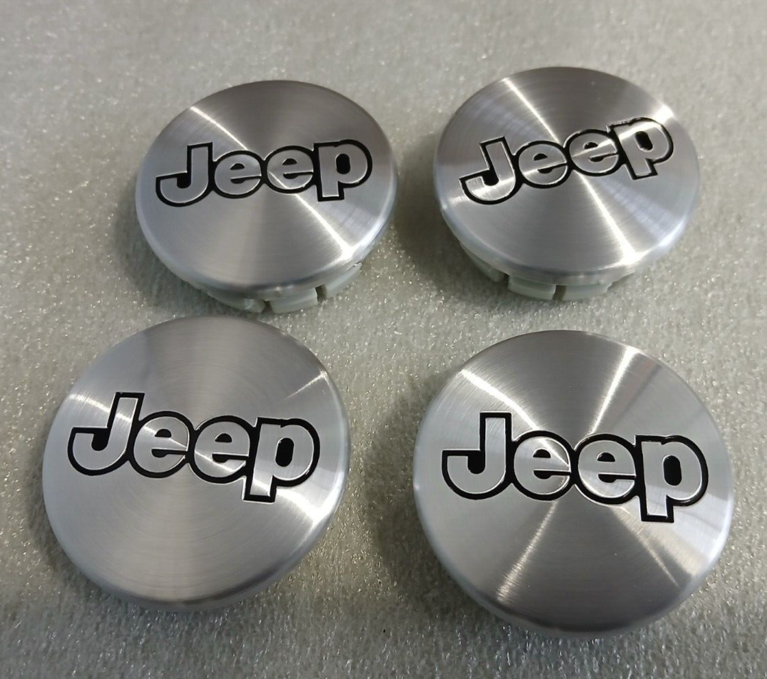 JUEGO DE 4 TAPACUBOS CENTRALES DE RUEDA JEEP PLATA CEPILLADA 55 mm/2,16 pulgadas LIBERTY GRAND CHEROKE