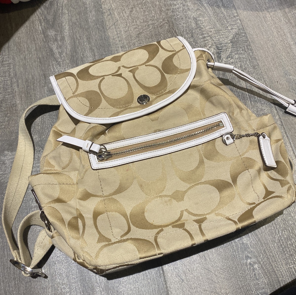 COACH ベージュ バックパック 公式】コーチアウトレット | コート バックパック・シグネチャー