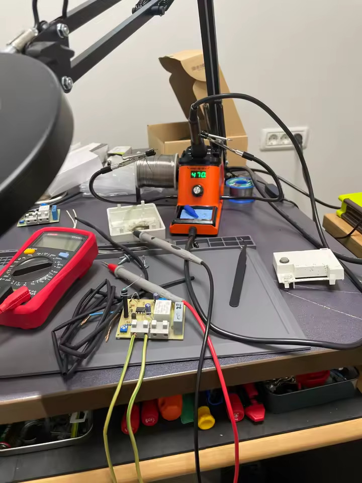 Station de soudage numérique 60W réglable pour réparer facilement vos circuits imprimés complexes