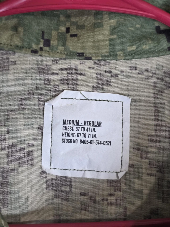 US Navy Shirt Mens Medium Regular Digital Camo NWU Type III AOR2 Ripstop Blouse - Imagem 2 de 4