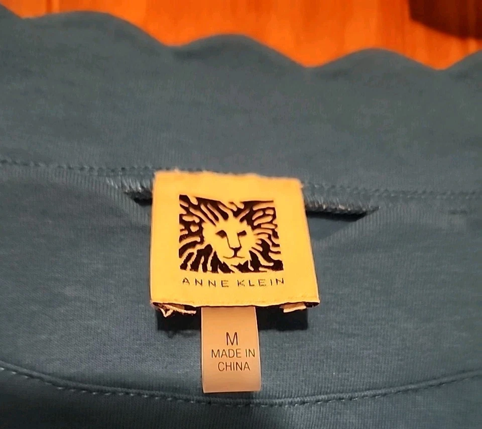 Top Anne Klein Azul Algodón Manga Corta Talla M Con Logo Escote Festoneado Nuevo Sin Etiquetas  Foto 2 de 4