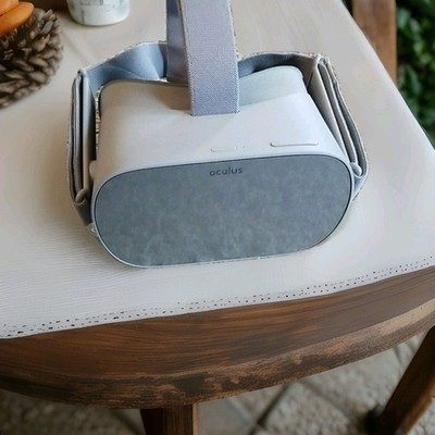 Oculus Go 64GB Standalone Virtual Reality Headset ONLY - WORKING