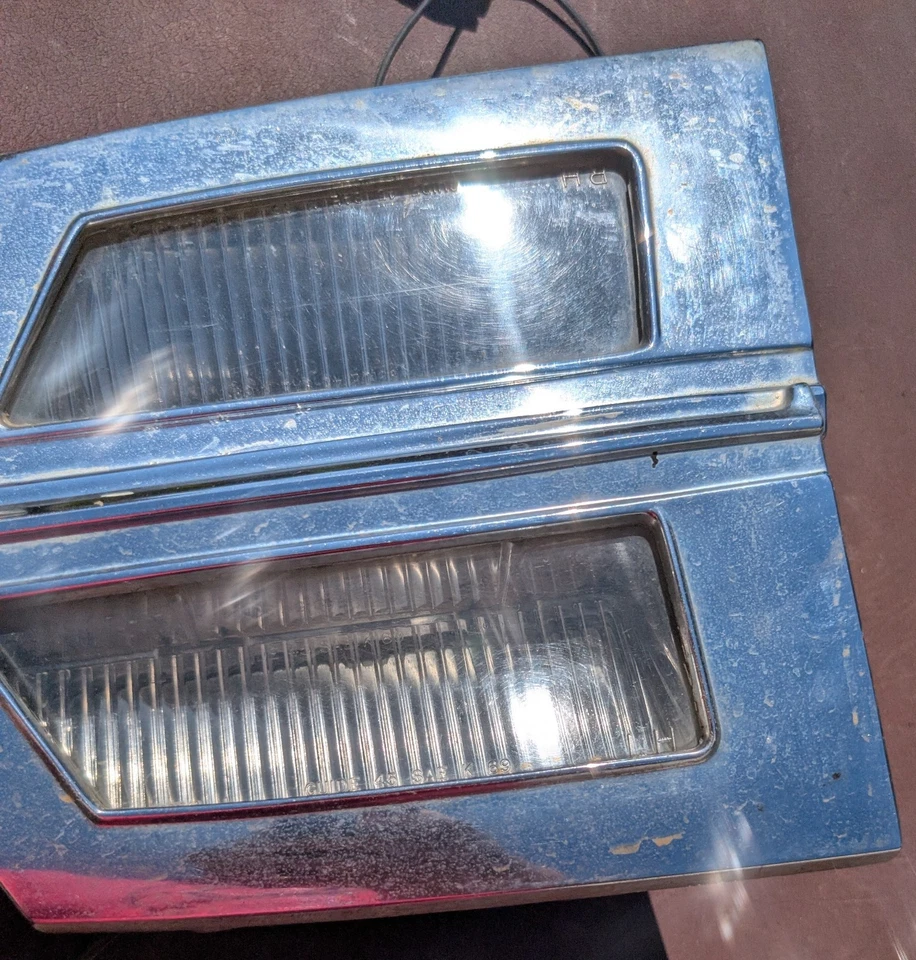 1969 1970 Buick Electra Wildcat LeSabre Cornering Lamp Assemblies Right/Left - Image 4 of 4