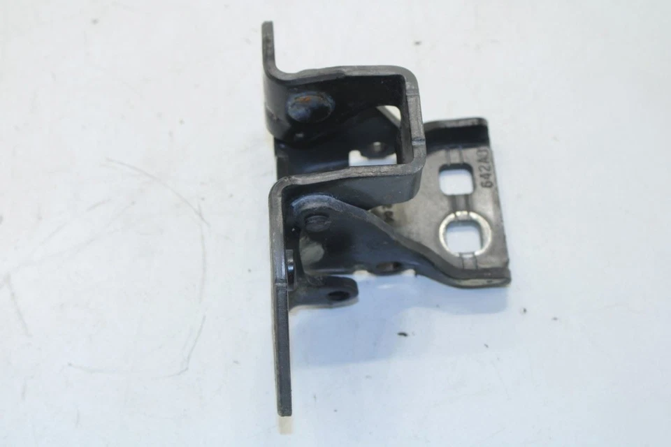2012-23 Dodge Challenger SXT Front RH Door Hinge Upper and Lower Pair 68024106AE - Image 4 of 4