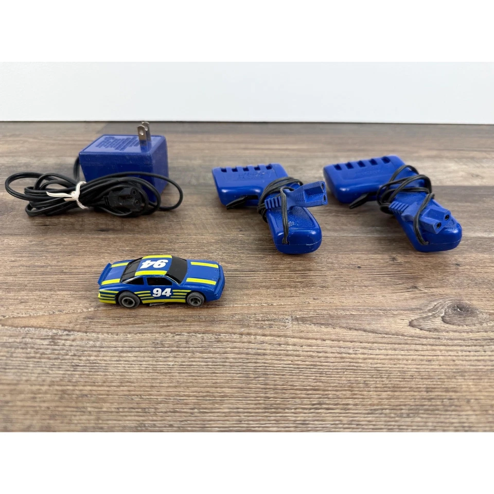 Coche Ranura Life Like HO #94 Stocker NASCAR con Paquete de Alimentación y Controlador Foto 2 de 4