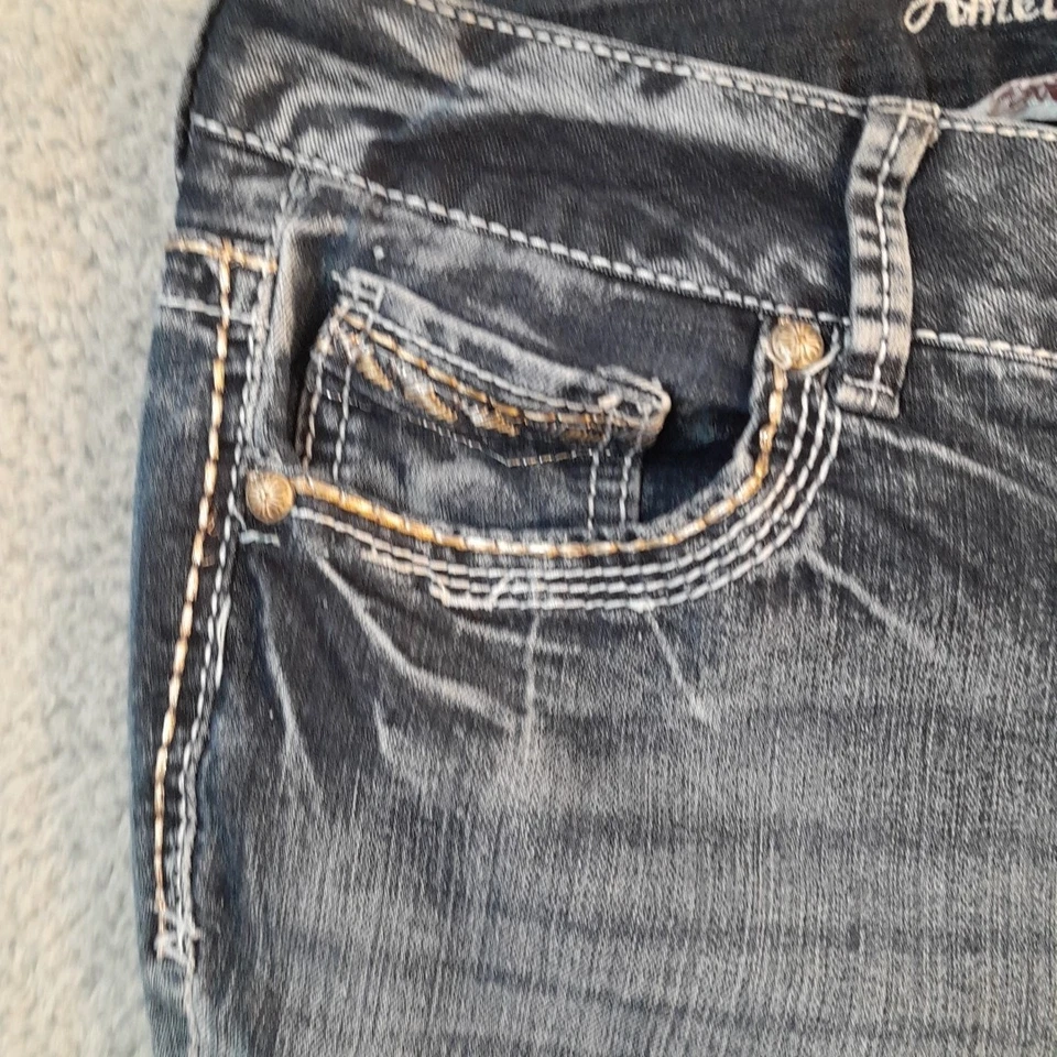 Pantalones de mezclilla para mujer Amathyst Capri talla 9 bordados desgastados Foto 3 de 4