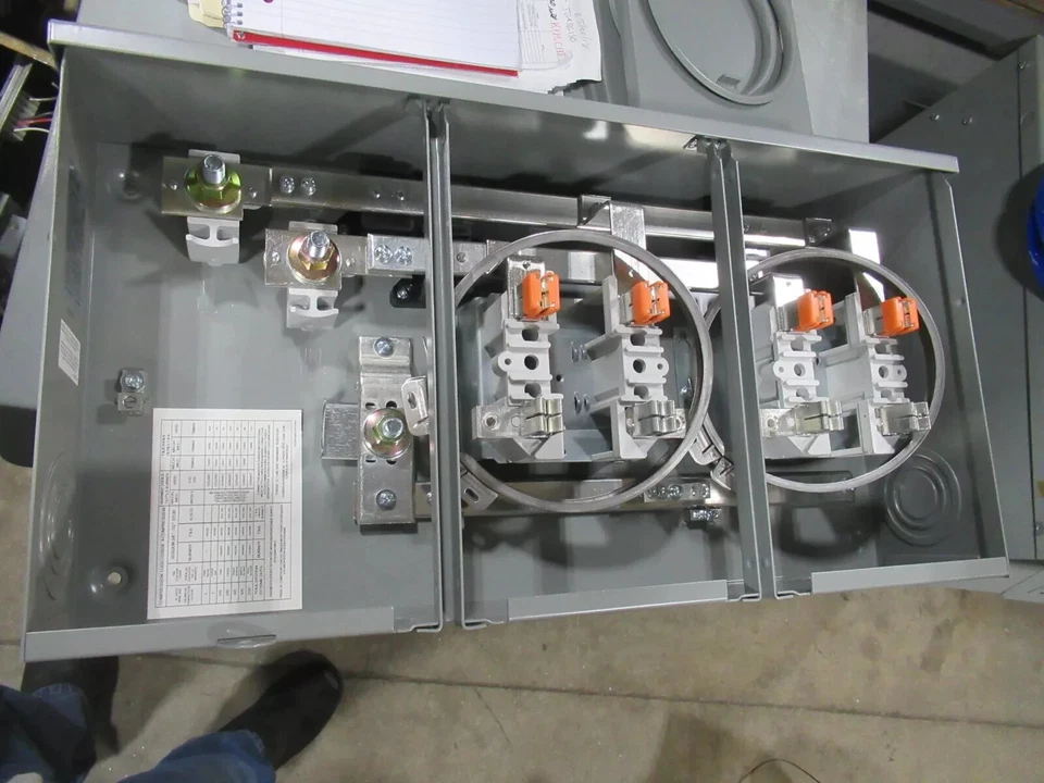 EATON 2KNU1CLX 200A Meter Socket 2-Gang 4-Jaw 600 VAC Ringed 100A NEW 1PH3W - Image 3 of 3