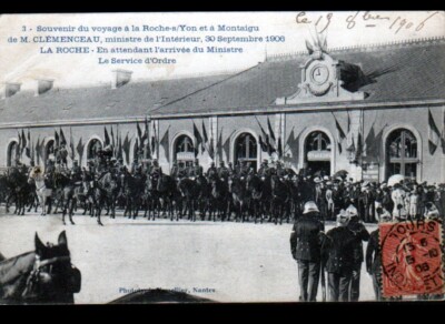 LA ROCHE-sur-YON (85) CLEMENCEAU Minister, Parade am belebten Bahnhof 1906