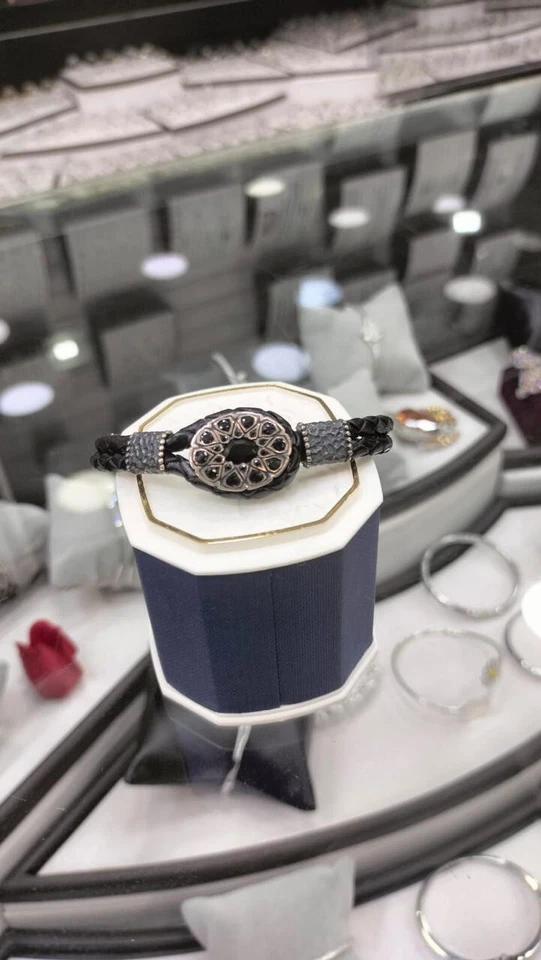 Men's round black leather bracelet with 925 sterling silver 8 inch clasp - Imagem 4 de 4