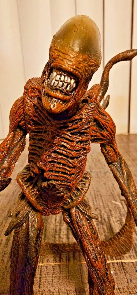 Figura de acción McFarlane Alien Resurrection Warrior Alien años 2000 - 8" Foto 2 de 4