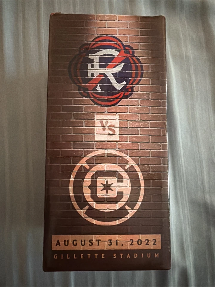 Carles Gil New England Revolution Bobblehead vs Chicago Fire 31 августа. 2022 новый в коробке - Изображение 3 из 4