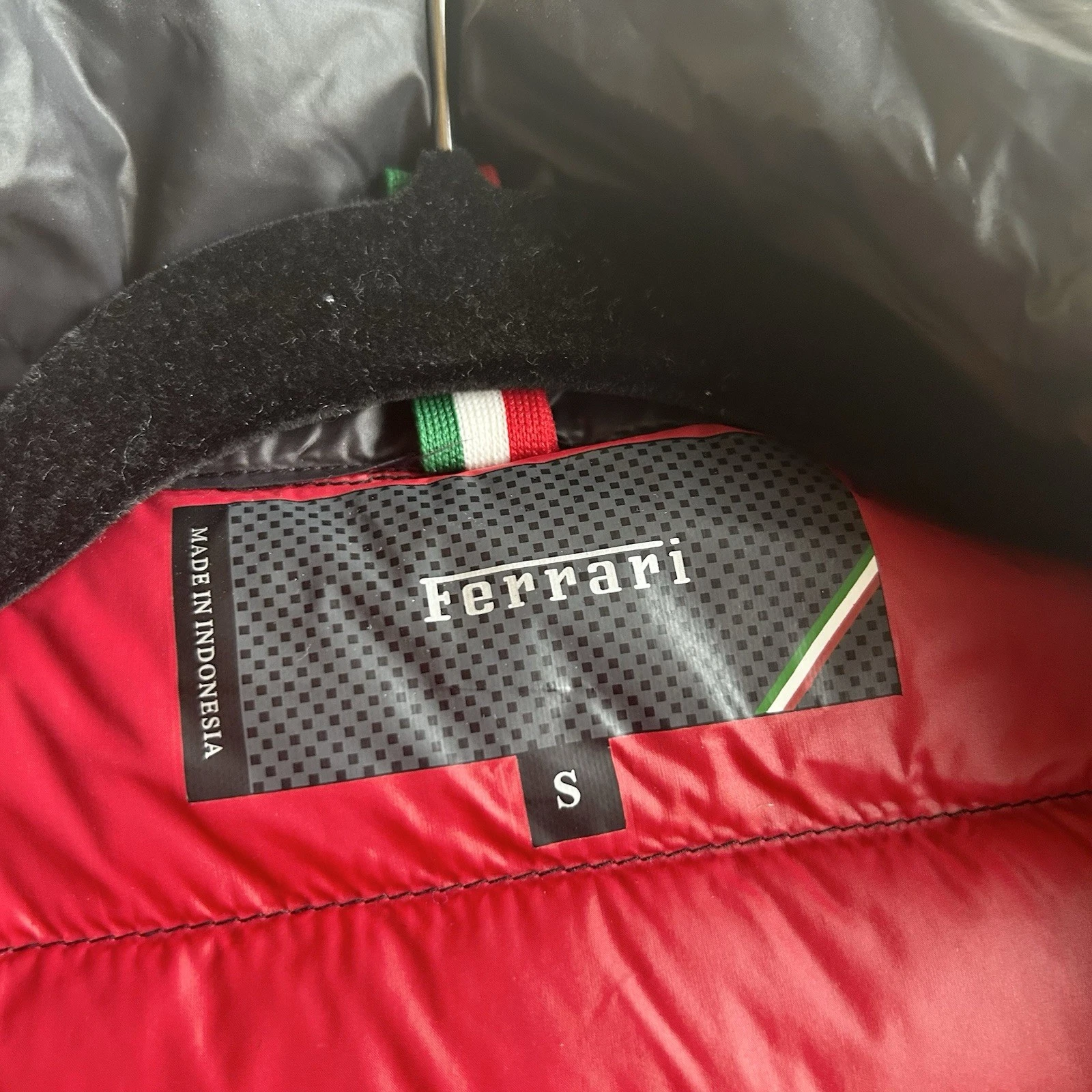 Official Scuderia Ferrari Black Red Down Jacket Vest Men’s Size S image 4
