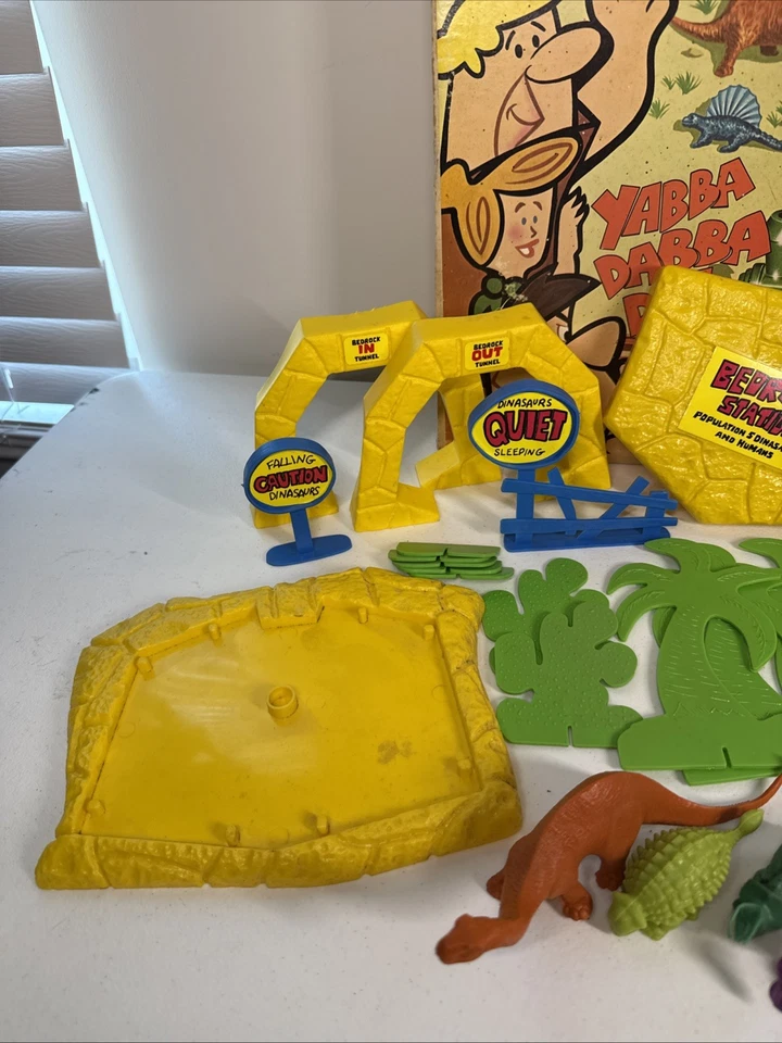 Juego de tren y pueblo The Flintstones 1978 Empire Hanna-Barbera vintage Foto 2 de 4