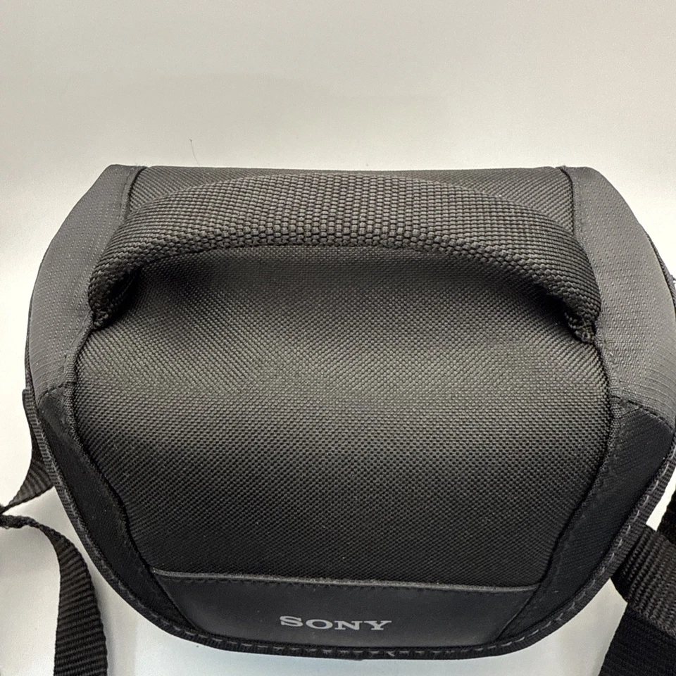 SONY LCSU11 Soft Compact Carrying Case for Cyber-Shot Cameras Black LCS-U11BC - Image 2 of 4