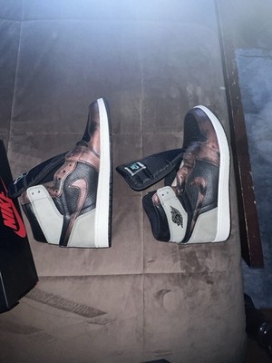 Air Jordan 1 Retro High OG in the ''Rust Shadow'' or ''Patina'' colorway. Size 12