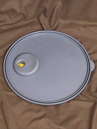 Tupperware Rock n Serve Vented Replacement Seal Lid Blue Fits 7-3/8" Round - Picture 2 of 2