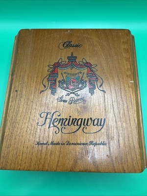 Arturo Fuente Hemingway Wooden Cigar Box Reserva Especial Felt Lining Hinged