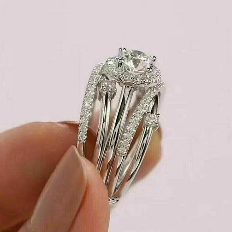 Anillo de compromiso para mujer de diamantes de corte redondo de 2 quilates con acabado de oro blanco de 14 quilates Foto 2 de 3