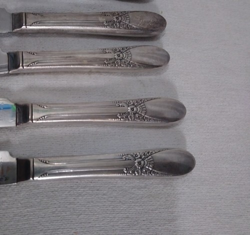 Beloved Dinner Knife Knives Set of 8 Wm Rogers Stainless Blade Vintage Flatware - Picture 3 of 6