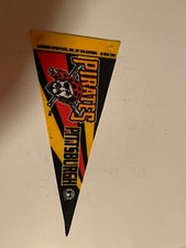 PITTSBURGH PIRATES  9 iNCH FELT PENNANT VINTAGE PIRATES  PENNANT  ESTATE FIND