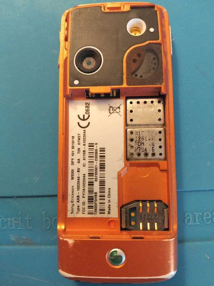 Sony Ericsson Walkman W200i - Immagine 2 di 3