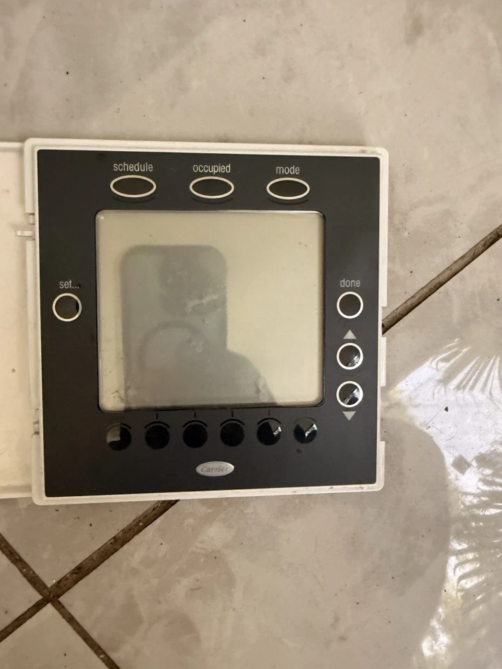 Termostato comercial programable Carrier Edge Performance Foto 2 de 3