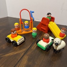 Lote De Colección Little People Con 7 Figuras 2 Coches Parque Infantil Columpio y Tobogán y 1 Oveja