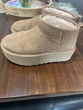 ugg mini platform boots size 7 women s