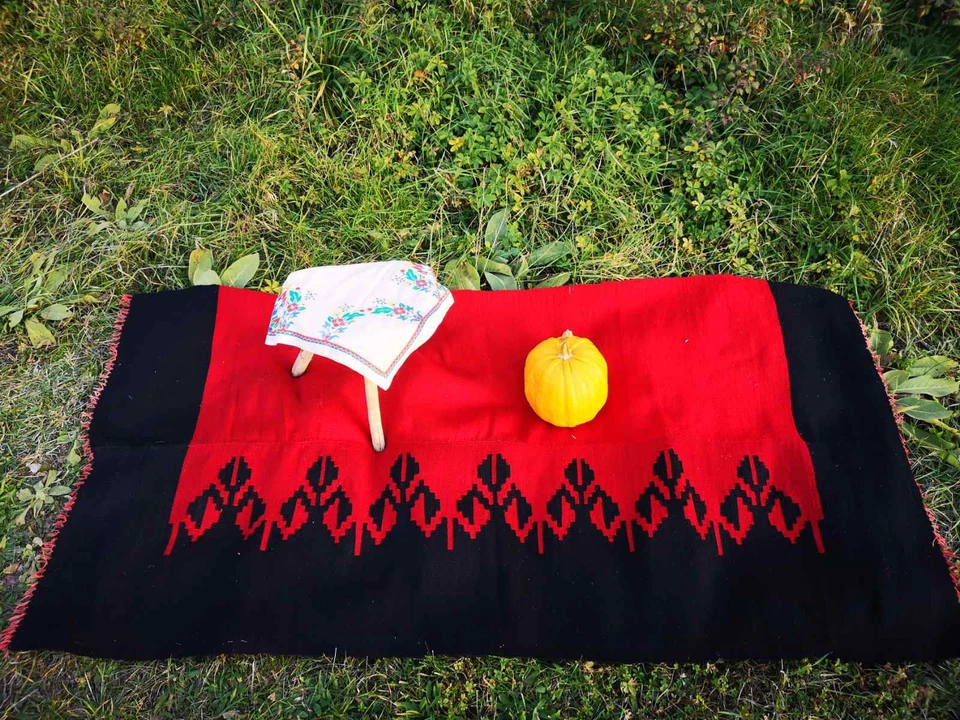 Hand woven on a loom runner, old natural sheep wool runner - Image 4 of 4