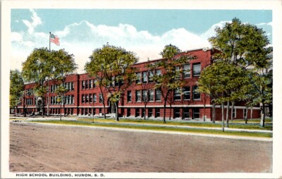 High School Building, Huron S.D Vintage Postcard Wpc4