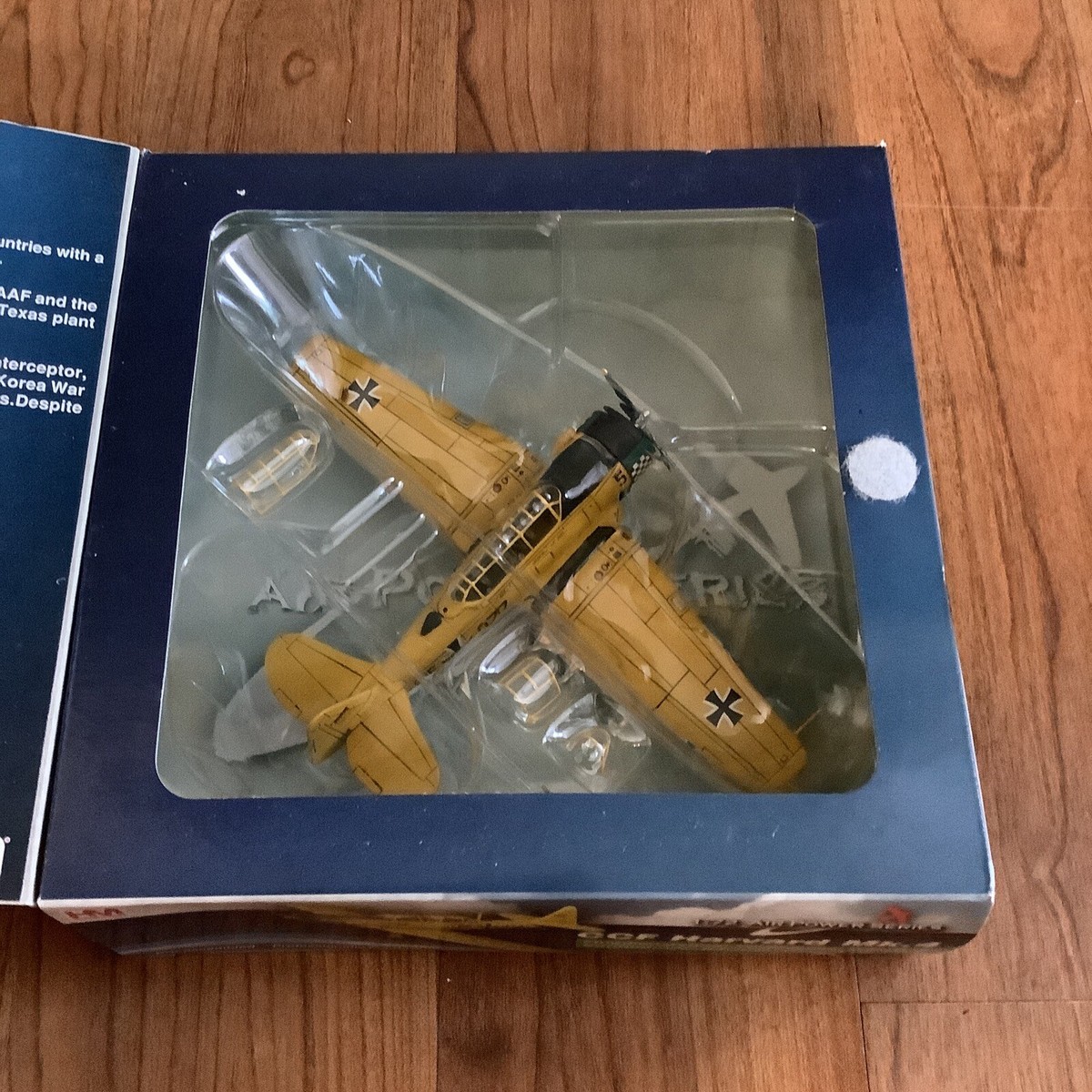 Hobby Master HA1502 1/72 North American Harvard MK 4