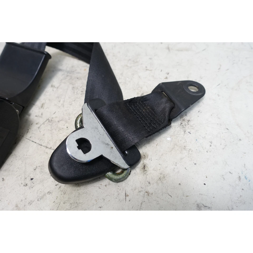 BMW E23 733i 1978-1979 sedán cinturón de seguridad trasero temprano sujeción izquierdo derecho fabricante de equipos originales Foto 2 de 4