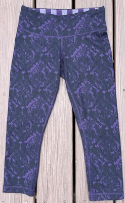 Lululemon Leggings Womens Sz 4 Purple Paisley Cropped Crop Athleisure Yoga Pants