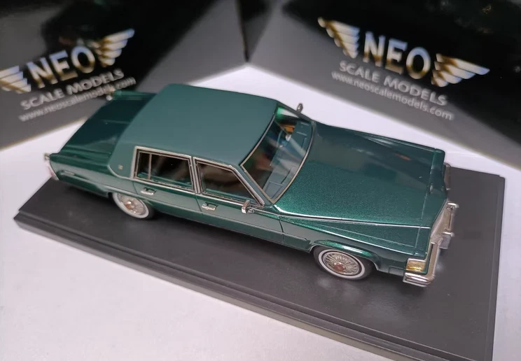 Neo 1/43 Resin car model Cadillac Fleetwood Brougham 1982 4