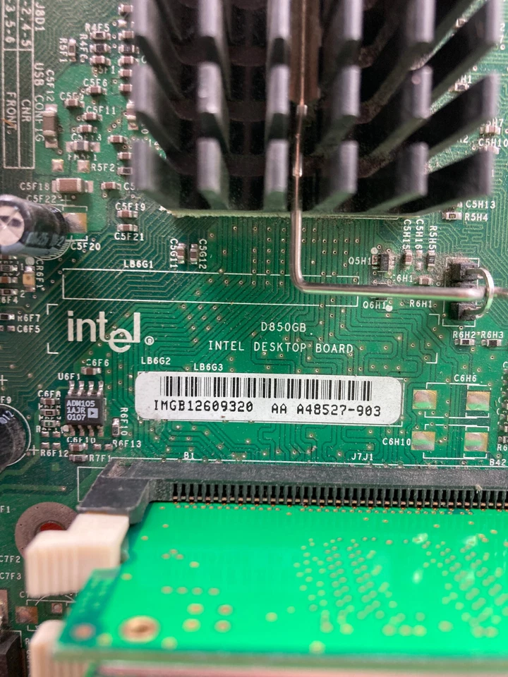 Intel D850GB (A48535-904) Motherboard w/ Pentium 4 Intel (SL4SH) 512MB DDR - Image 3 of 4