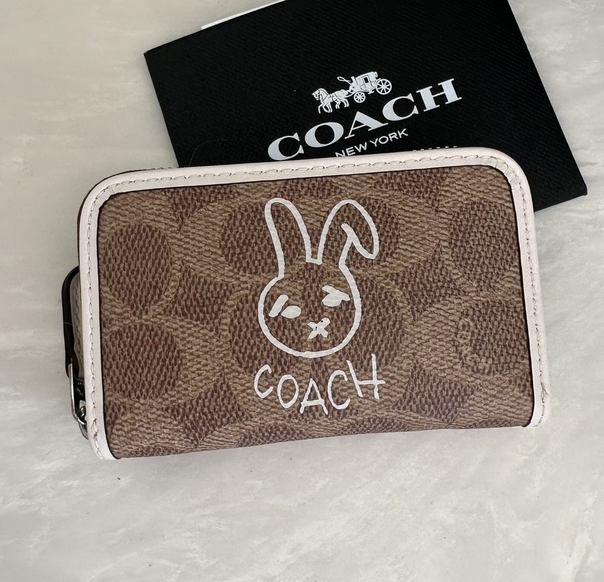 NEW COACH LUNAR BUNNY RABBIT TAN/CHALK SIGNATURE ZIP AROUND CARD