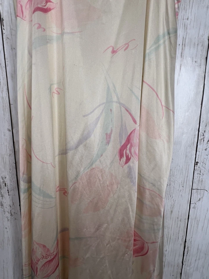 Camisón vintage Vanity Fair pequeño años 70 nailon correa espagueti imperfecto Foto 3 de 4