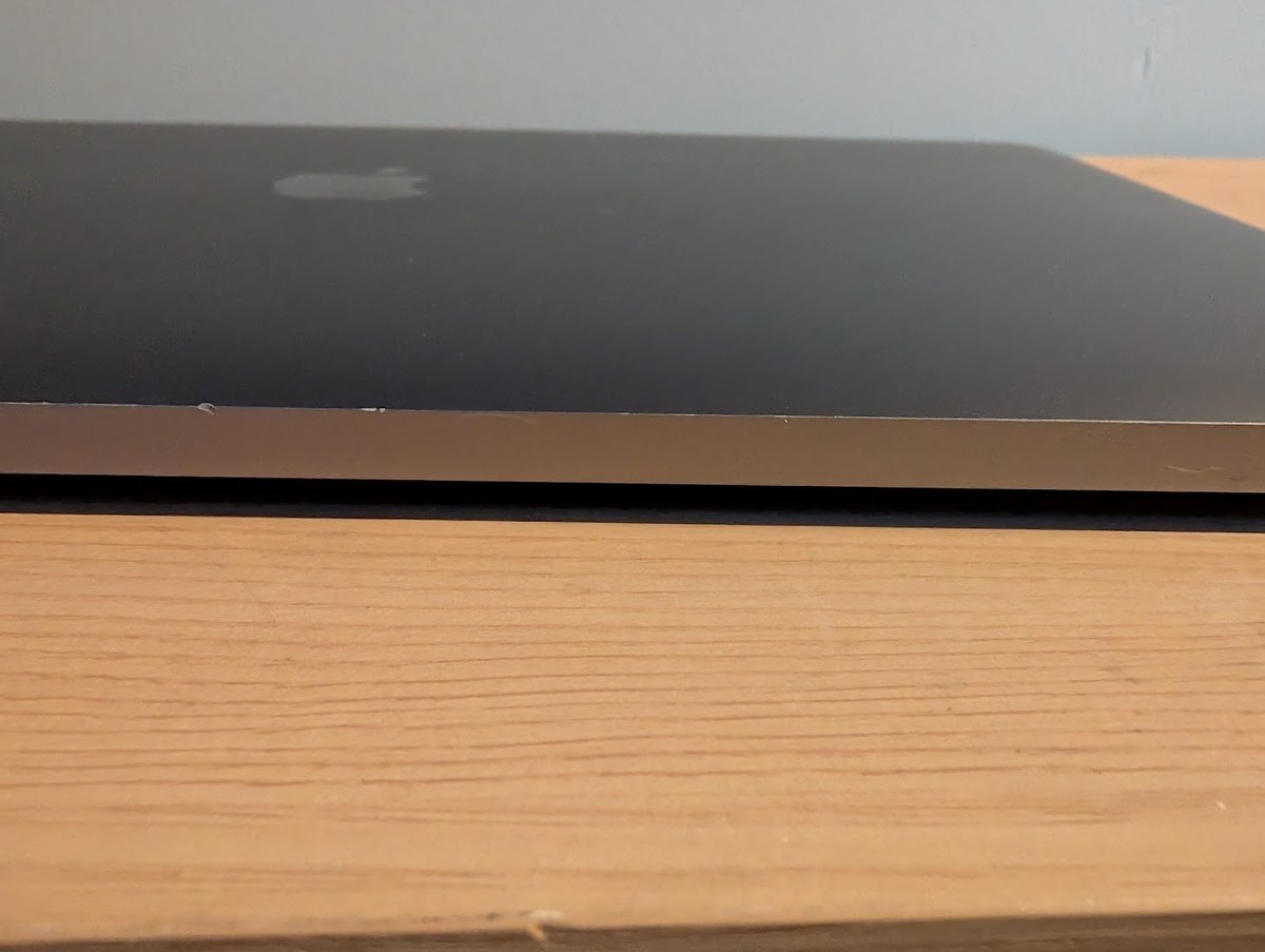 MacBook Pro 15 Touch Bar 2019 2.4 GHz i9 32GB 1TB SSD Radeon Pro 