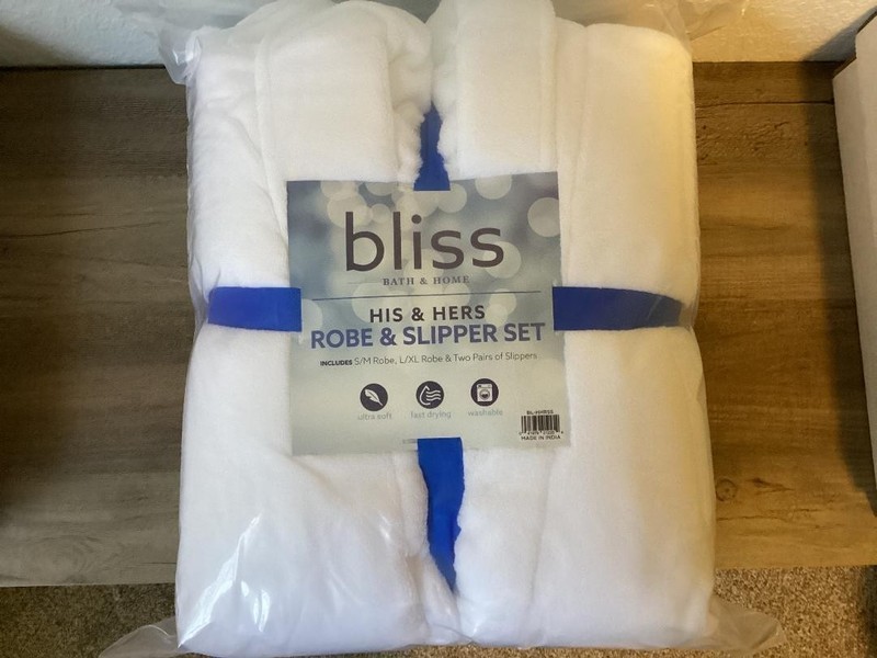 Blisss His & Her Robes & Slipper Sets S/M + Lg/Xl-& 2 Pair Matching Slippers-NEW
